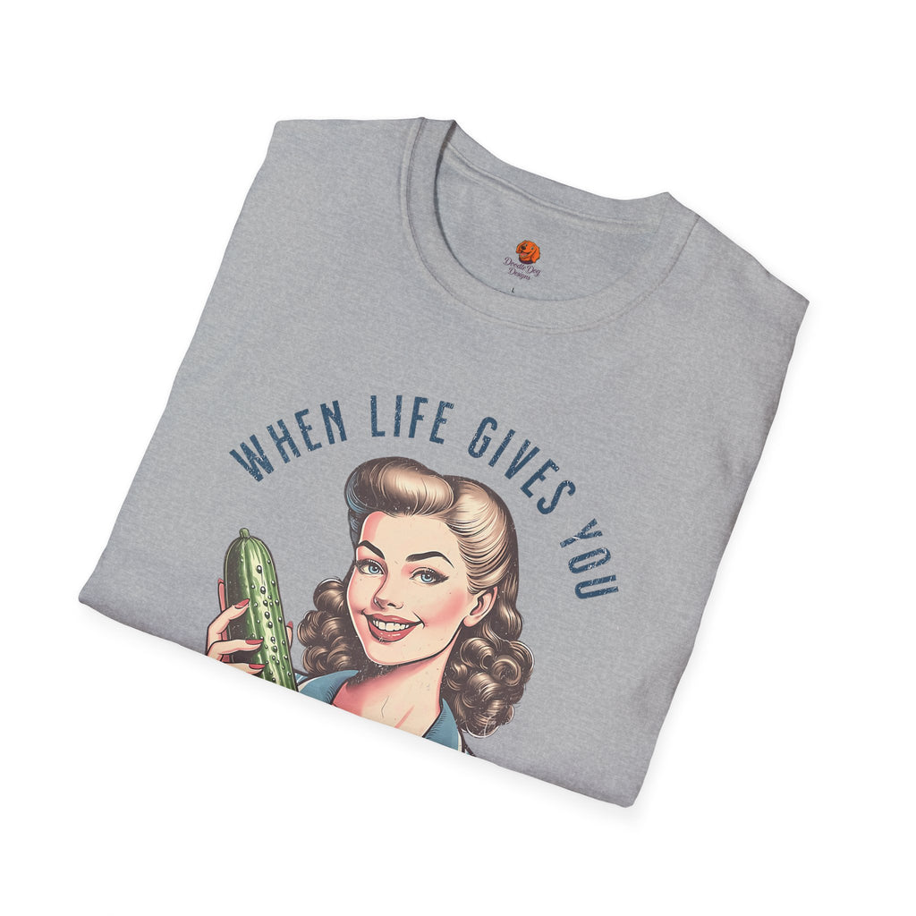 T-Shirt — “When Life Gives You Cucumbers” Vintage Retro Kitchen Tee